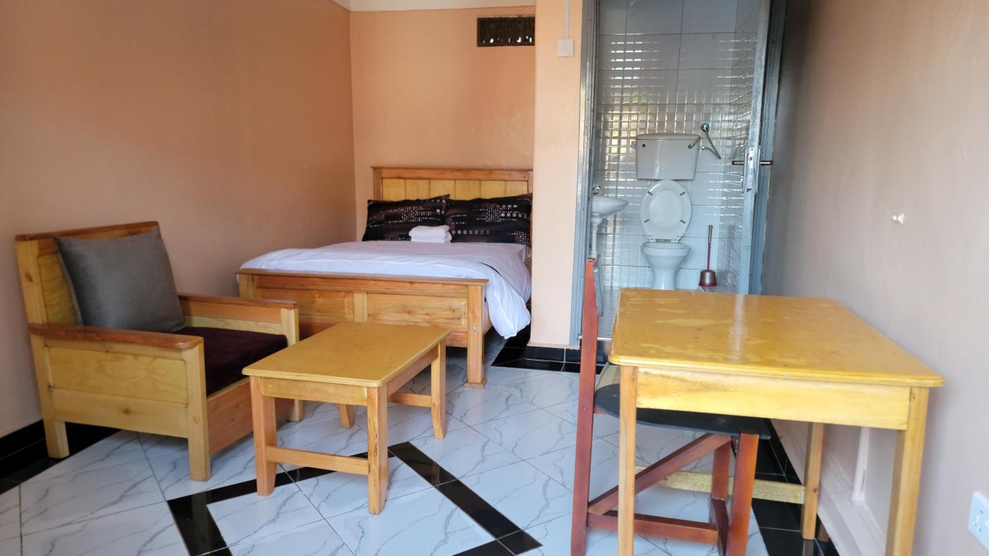 Grassroots Cafe & Deli Bed & Breakfast Masaka ภายนอก รูปภาพ