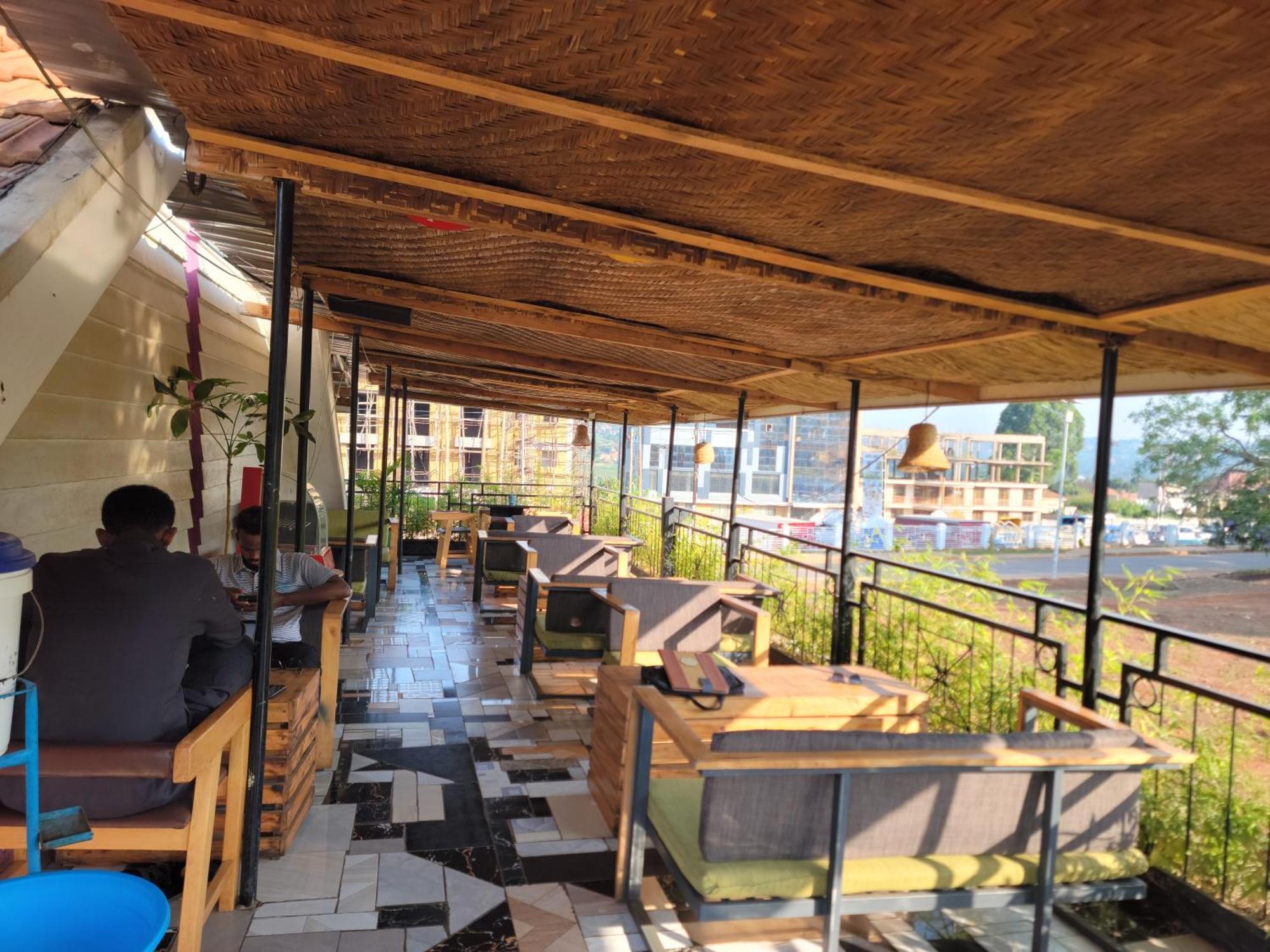 Grassroots Cafe & Deli Bed & Breakfast Masaka ภายนอก รูปภาพ
